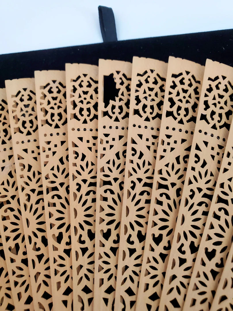 Violet's Coffre Vintage Wooden Panel Floral Fan - 1 Of 1 6 Violet's Coffre Vintage Wooden Panel Floral Fan - 1 Of 1