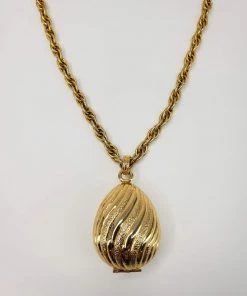 Violet's Coffre Vintage Avon Shell Locket With Fragrance - 1 Of 1