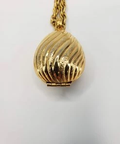 Violet's Coffre Vintage Avon Shell Locket With Fragrance - 1 Of 1 11 Violet's Coffre Vintage Avon Shell Locket With Fragrance - 1 Of 1