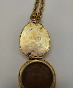 Violet's Coffre Vintage Avon Shell Locket With Fragrance - 1 Of 1 12 Violet's Coffre Vintage Avon Shell Locket With Fragrance - 1 Of 1