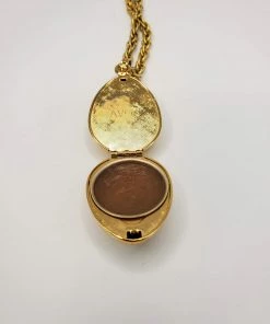 Violet's Coffre Vintage Avon Shell Locket With Fragrance - 1 Of 1 13 Violet's Coffre Vintage Avon Shell Locket With Fragrance - 1 Of 1