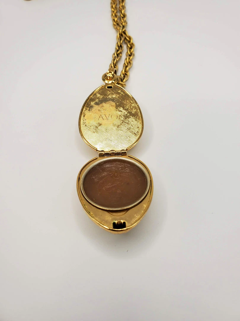 Violet's Coffre Vintage Avon Shell Locket With Fragrance - 1 Of 1 7 Violet's Coffre Vintage Avon Shell Locket With Fragrance - 1 Of 1