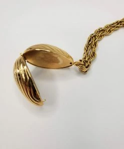 Violet's Coffre Vintage Avon Shell Locket With Fragrance - 1 Of 1 14 Violet's Coffre Vintage Avon Shell Locket With Fragrance - 1 Of 1