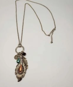 Violet's Coffre Vintage Feather Jewel Necklace - 1 Of 1 11 Violet's Coffre Vintage Feather Jewel Necklace - 1 Of 1