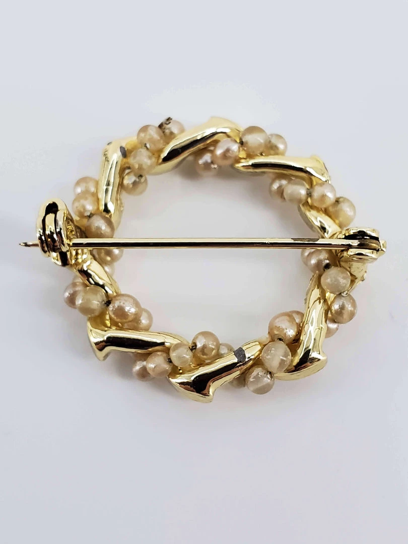 Violet's Coffre Vintage Bead Wrapped Studded Wreath Brooch - 1 Of 1 4 Violet's Coffre Vintage Bead Wrapped Studded Wreath Brooch - 1 Of 1